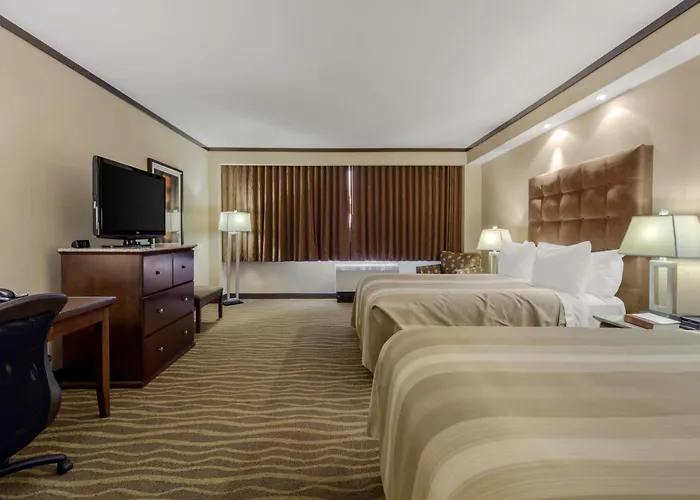 Best Western Premier Denham Inn & Suites