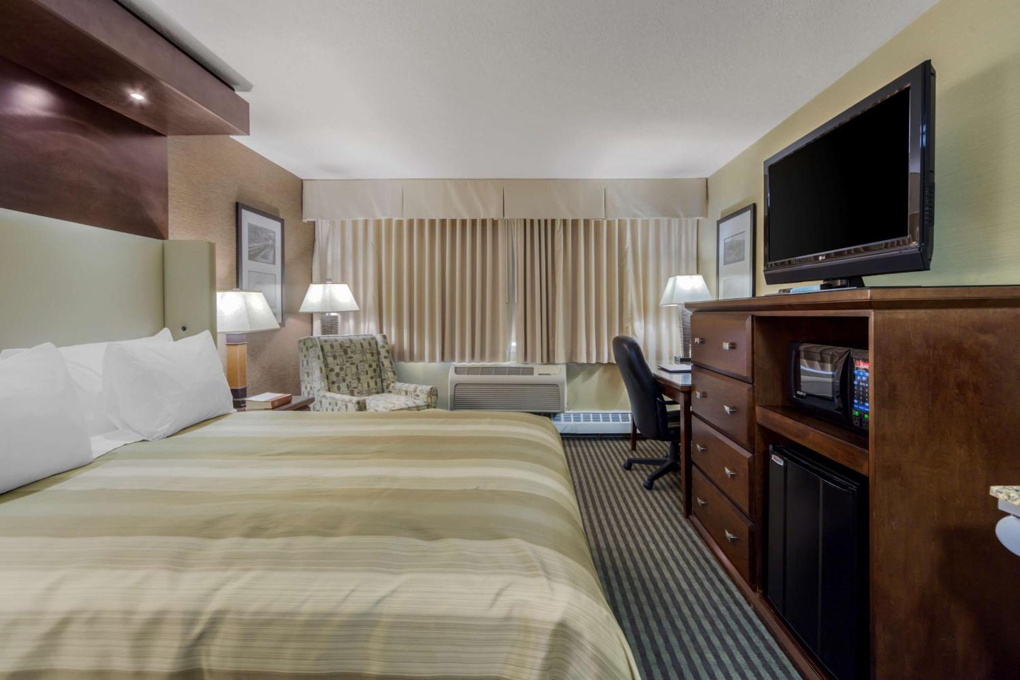 Western Premier Denham & Hotel 3*