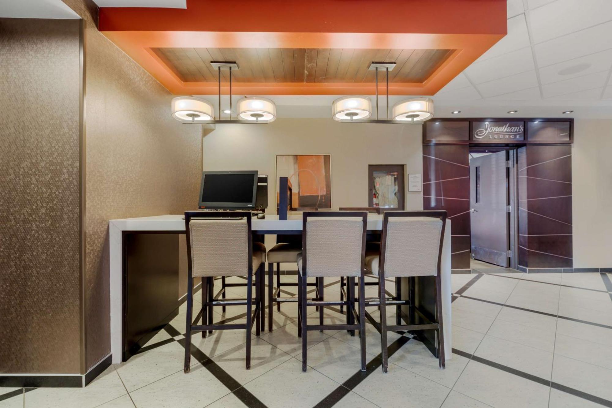 Hotel Western Premier Denham & Leduc