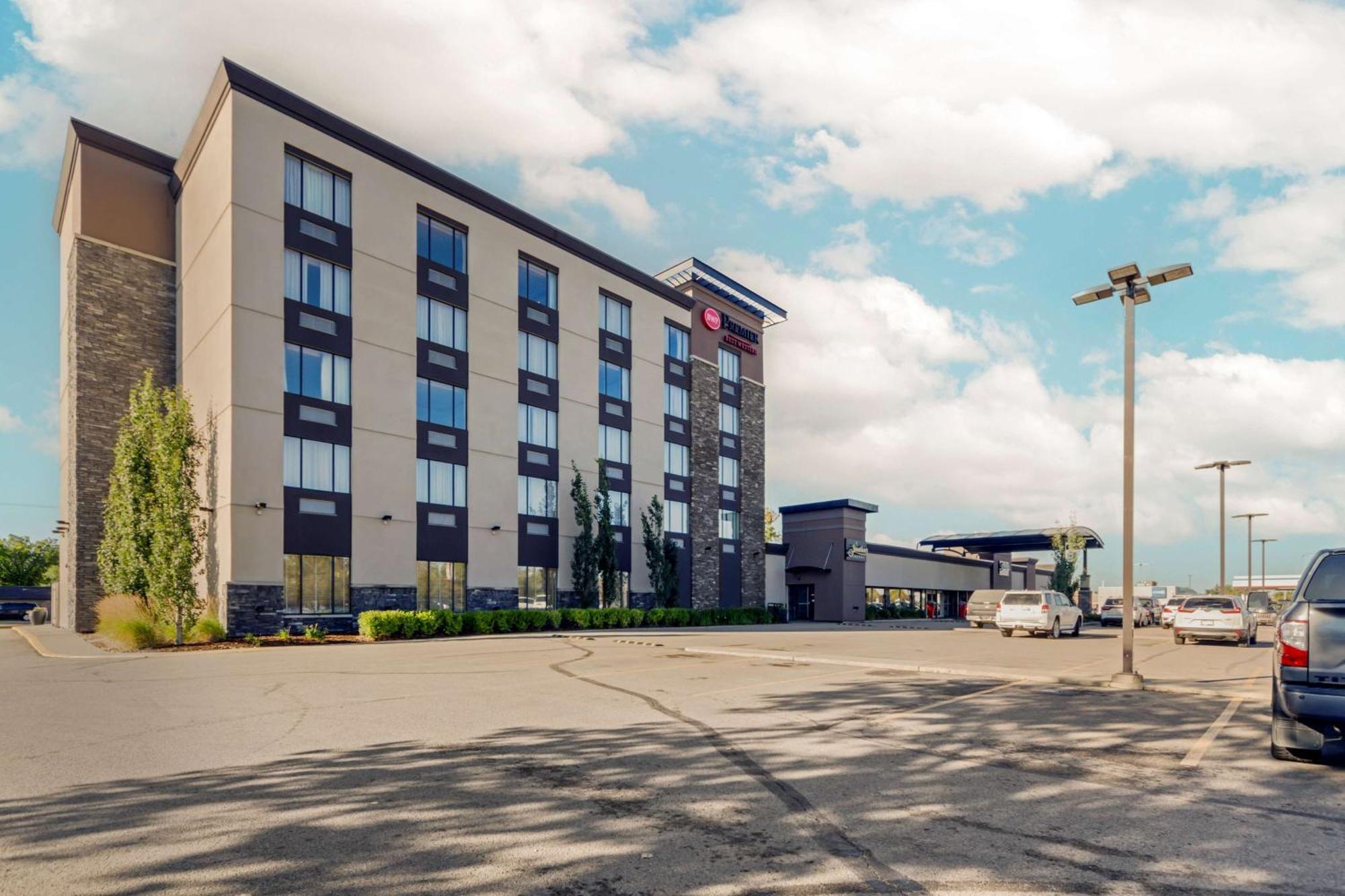 Western Premier Denham & Hotel